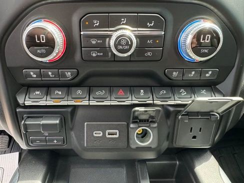Used 2020 GMC Sierra 1500 Denali w/ Denali Ultimate Package AWD/4WD image 16