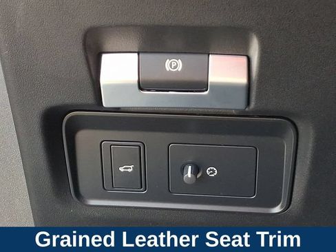 Used 2020 Land Rover Discovery Sport SE AWD/4WD image 9