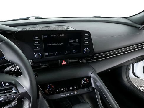 Certified 2025 Hyundai Elantra Sport image 12