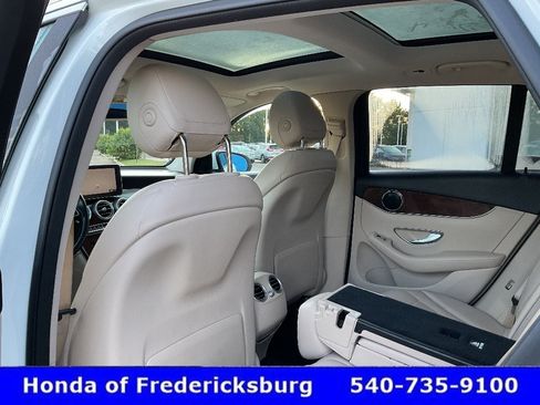 Used 2018 Mercedes-Benz GLC 300 4MATIC image 28