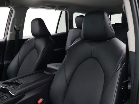 Certified 2025 Toyota Grand Highlander FWD image 13