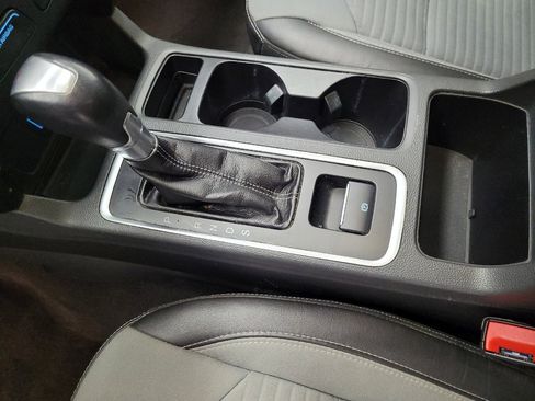 Used 2018 Ford Escape SE w/ SE Sport Appearance Package image 26