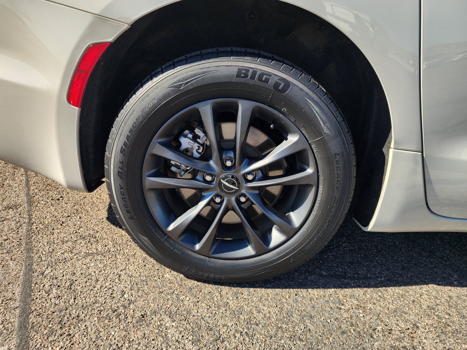Used 2020 Chrysler Pacifica Touring-L AWD/4WD image 11