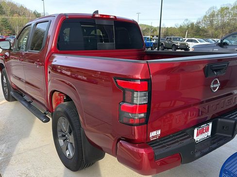 Used 2025 Nissan Frontier SV AWD/4WD image 8