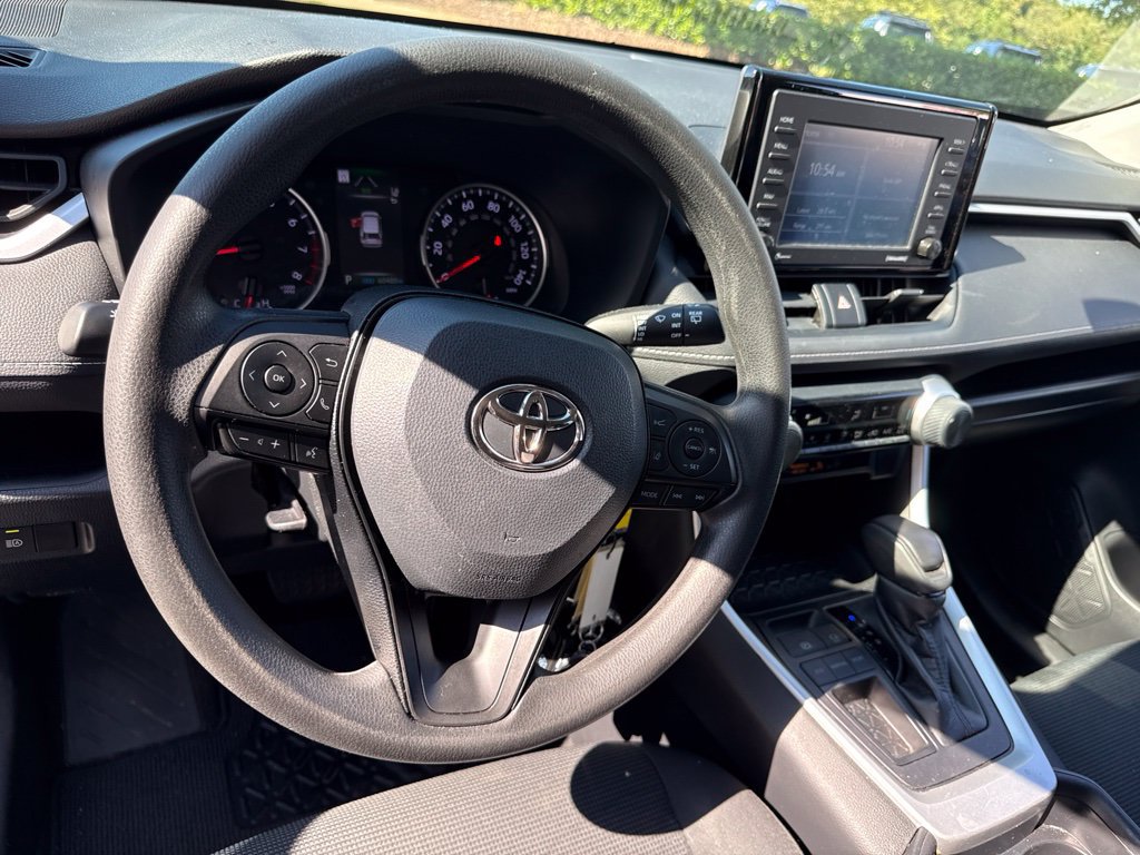 Used 2021 Toyota RAV4 LE FWD image 9