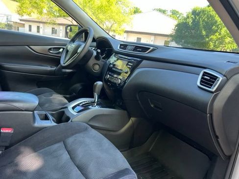 Used 2014 Nissan Rogue SV w/ SV Family Package AWD/4WD image 20