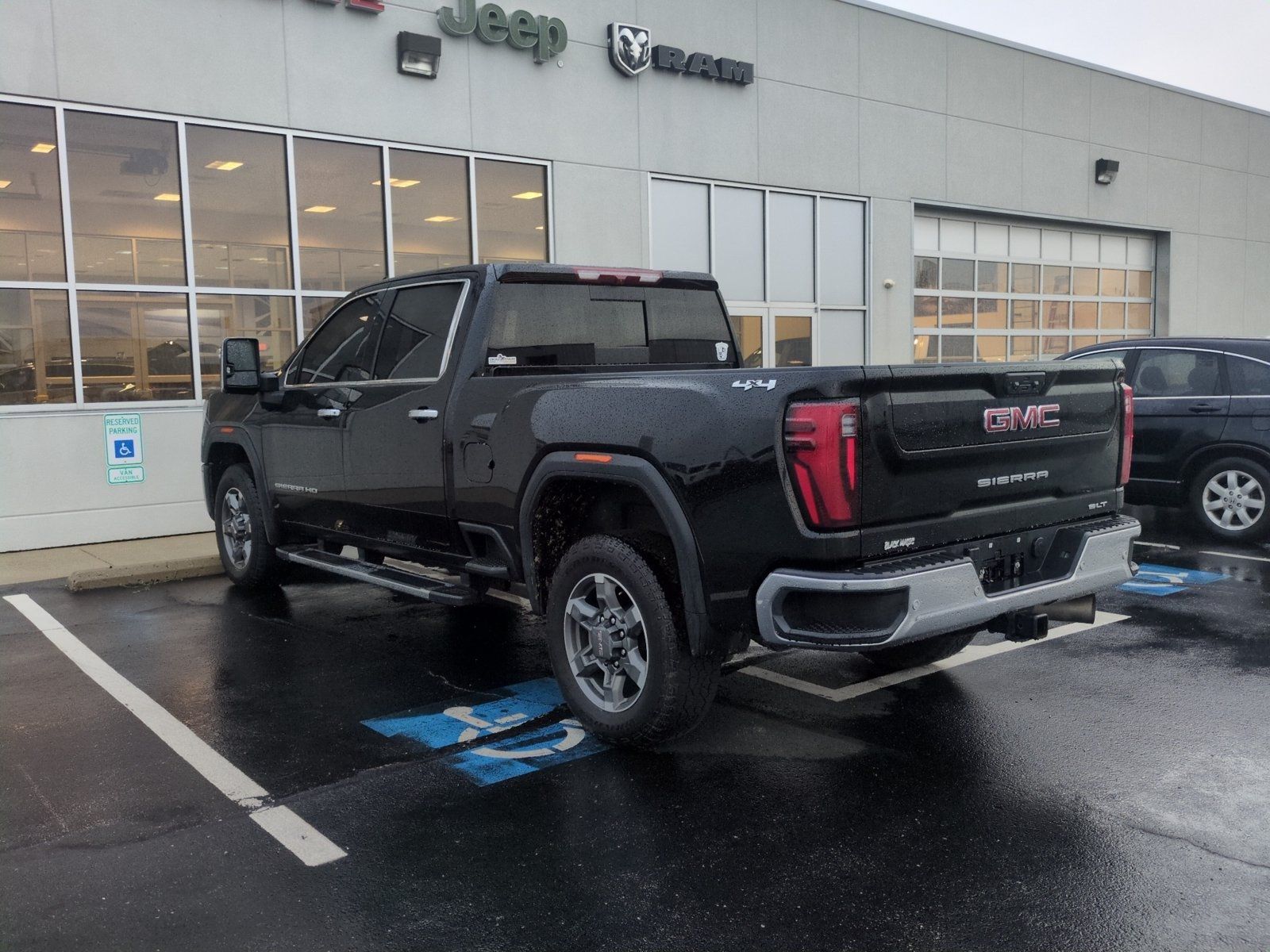 Used 2025 GMC Sierra 2500 SLT w/ SLT Premium Package AWD/4WD image 7