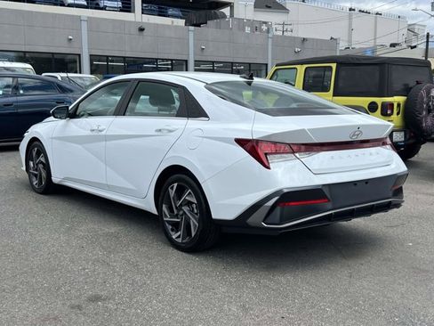 Used 2025 Hyundai Elantra SEL FWD image 6