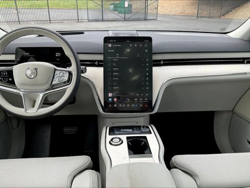 New 2025 Volvo EX90 Ultra image 8