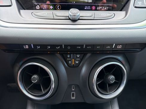 Used 2019 Chevrolet Blazer LT FWD image 25