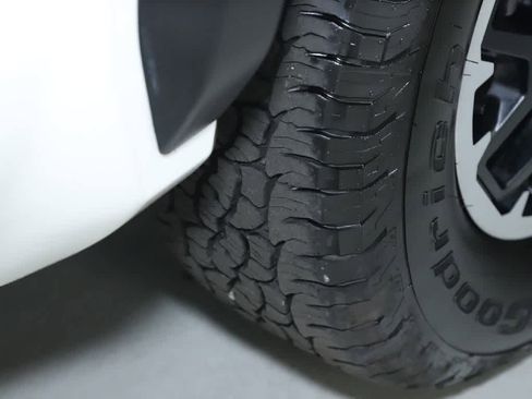 Used 2024 Toyota Tacoma TRD Off-Road image 36