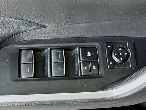 Used 2022 Toyota RAV4 XLE w/ Convenience Package FWD image 14