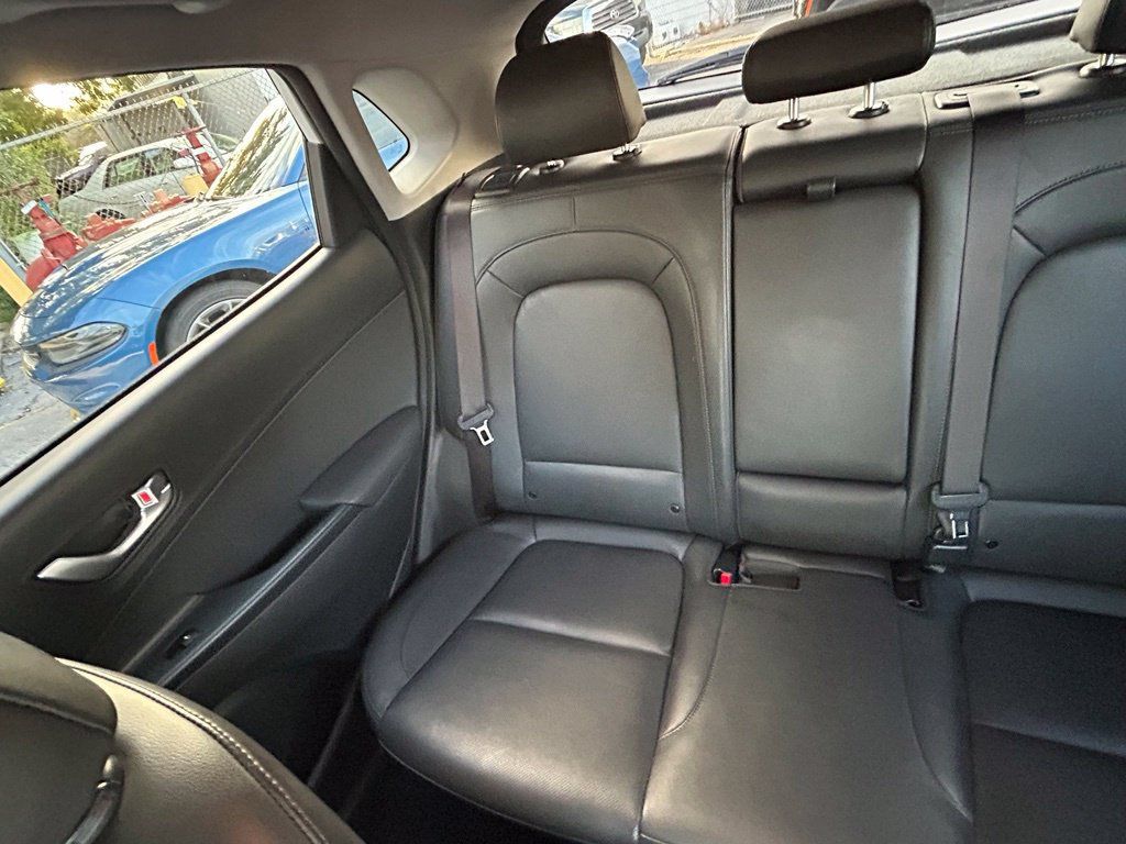 Used 2022 Hyundai Kona Limited FWD image 12