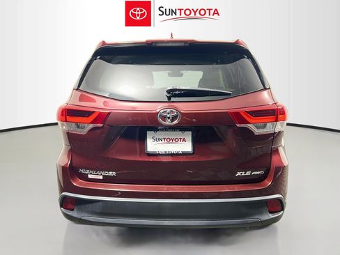 Used 2018 Toyota Highlander XLE AWD/4WD image 5