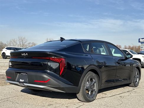New 2025 Kia K4 LXS image 8
