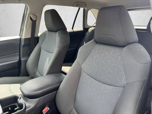 Used 2025 Toyota RAV4 XLE FWD image 16