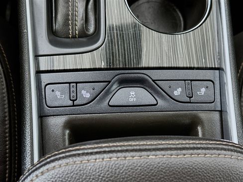 Used 2017 Chevrolet Impala Premier FWD image 19