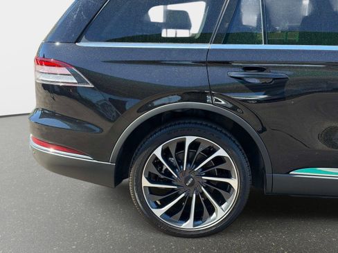 Used 2025 Lincoln Aviator Reserve w/ Equipment Group 201A AWD/4WD image 13