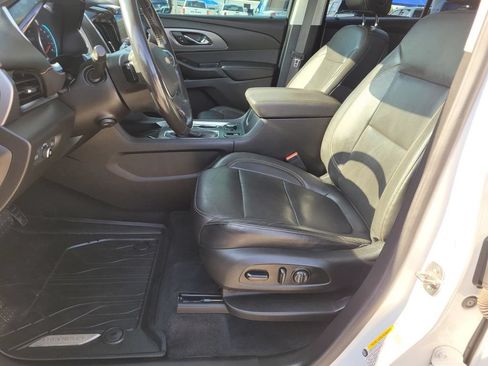 Used 2021 Chevrolet Traverse Premier w/ Redline Edition FWD image 17