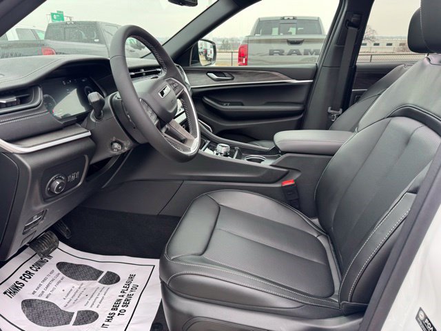 New 2026 Jeep Grand Cherokee Limited w/ Luxury Tech Group II AWD/4WD image 9