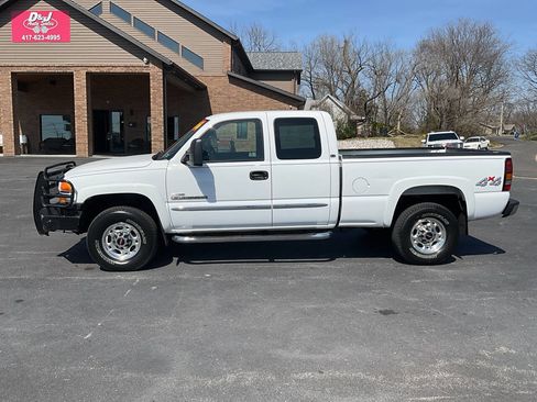 Used 2006 GMC Sierra 2500 SLE w/ Heavy-Duty Power Package image 2
