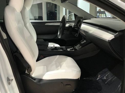 Used 2024 Tesla Model Y Long Range image 18
