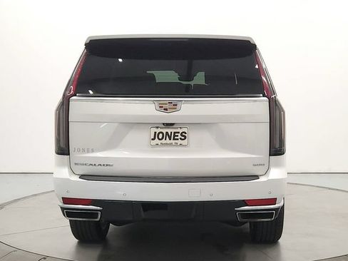 Used 2023 Cadillac Escalade Premium Luxury AWD/4WD image 6