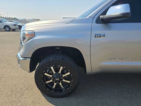 Used 2018 Toyota Tundra Limited w/ Limited Premium Package AWD/4WD image 18