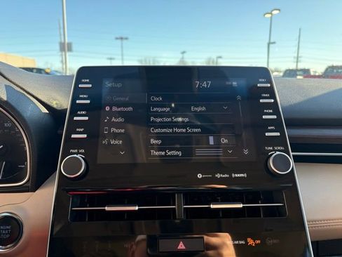 Used 2021 Toyota Avalon XLE image 17