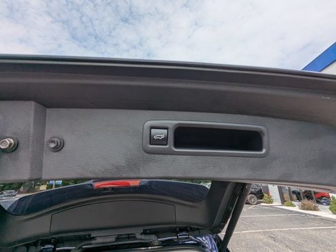 Used 2024 Toyota Highlander LE AWD/4WD image 43