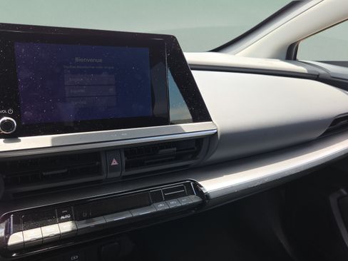 Used 2024 Toyota Prius LE FWD image 22
