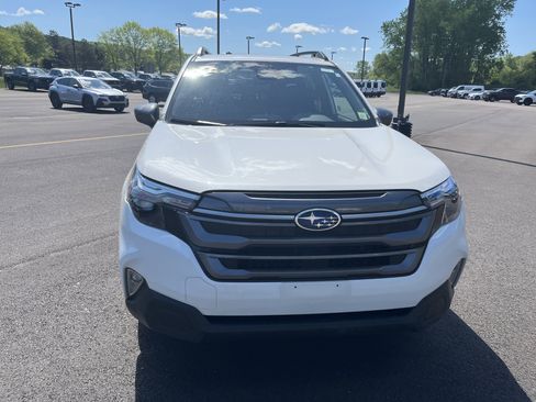Used 2025 Subaru Forester Premium AWD/4WD image 1