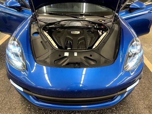 Used 2017 Porsche Panamera image 39