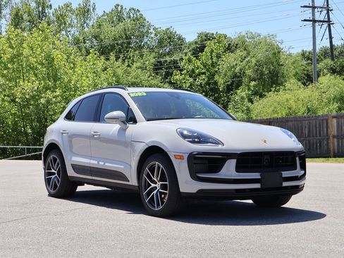 Certified 2023 Porsche Macan S AWD/4WD image 11