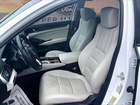 Used 2021 Honda Accord Touring image 25