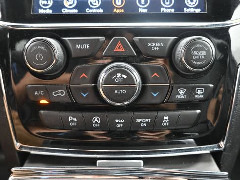 Used 2021 Jeep Grand Cherokee Limited AWD/4WD image 17