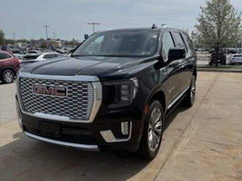 Used 2021 GMC Yukon Denali w/ Denali Premium Package image 2