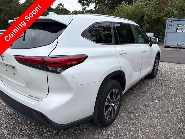 Used 2023 Toyota Highlander XLE AWD/4WD image 7