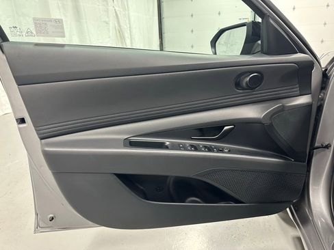 Used 2025 Hyundai Elantra Sport image 8