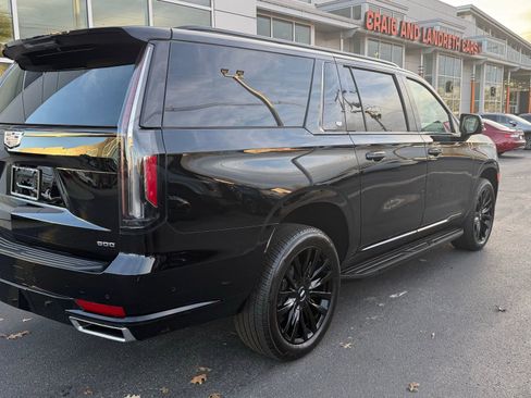 Used 2024 Cadillac Escalade ESV Premium Luxury image 3