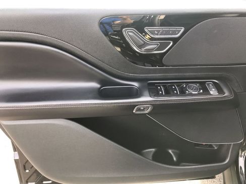 Used 2023 Lincoln Aviator Standard image 13