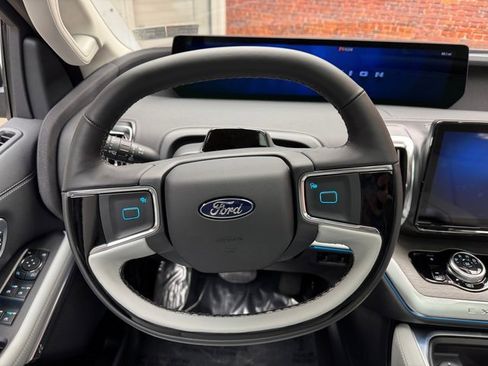 New 2025 Ford Expedition Platinum w/ Driver's Package image 14