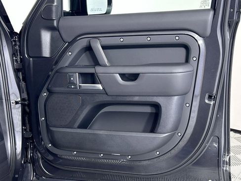New 2025 Land Rover Defender 130 X-Dynamic SE image 32