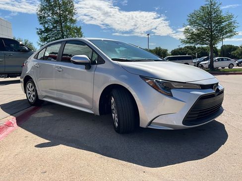 Used 2025 Toyota Corolla LE image 4