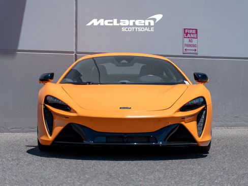 Used 2023 McLaren Artura RWD image 10