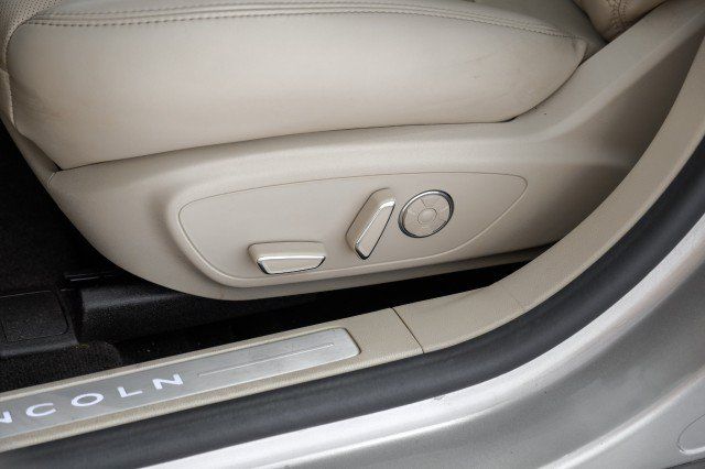 Used 2019 Lincoln MKZ Reserve FWD image 38