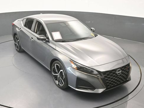 Used 2024 Nissan Altima 2.5 SR FWD image 50