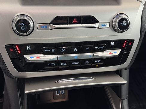 Used 2021 Ford Explorer XLT image 23