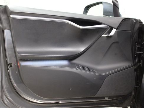 Used 2017 Tesla Model S 60D image 17
