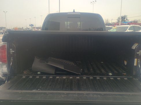 Used 2023 Toyota Tacoma TRD Off-Road image 10